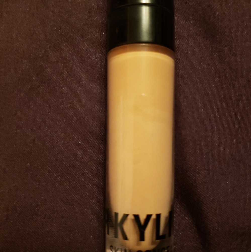 Kylie cosmetic concealer *birch*